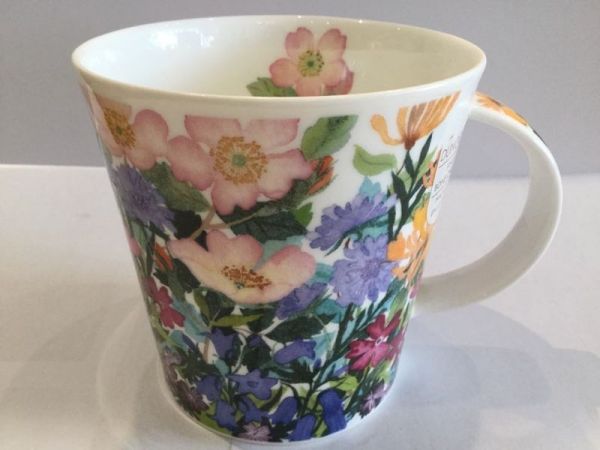 Porzellan Tasse (matte Blumenwiese)