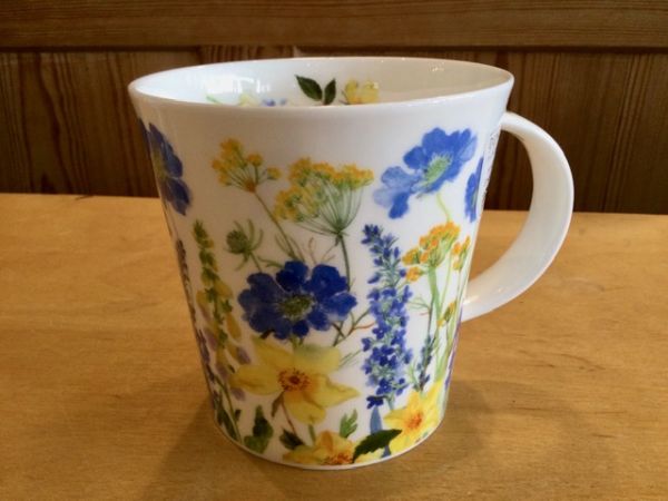 Porzellan Tasse Cairngorm Cottage Border by Claire Winteringham blau