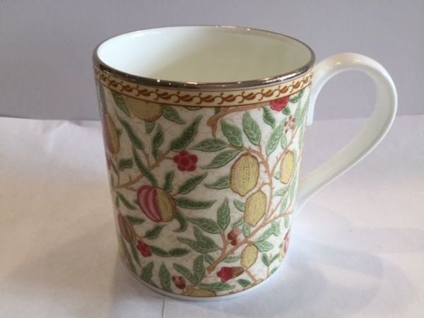 Porzellan Becher mit Goldrand 2