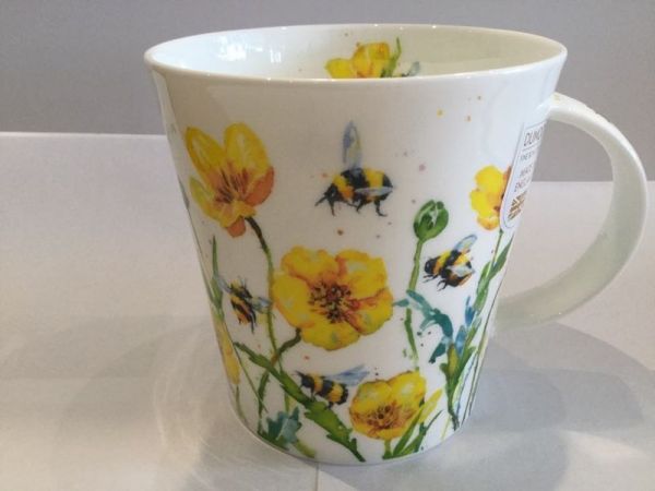 Porzellan Tasse (Biene und gelbe Blüten)