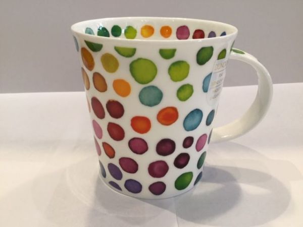 Porzellan Tasse (bunte punkte)