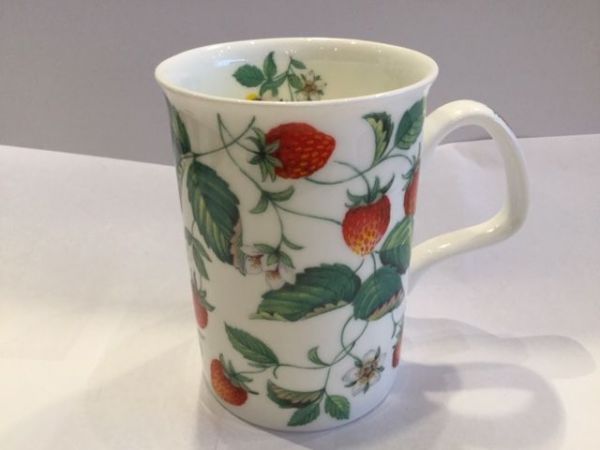 Porzellan Becher (Erdbeepflanze)